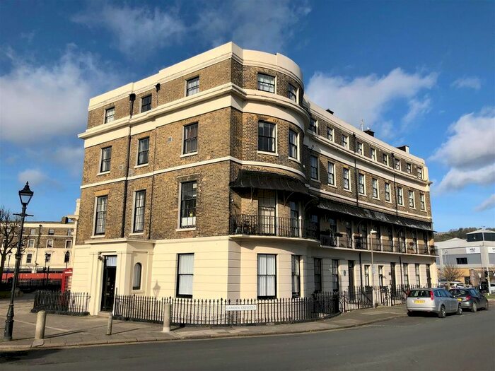 2 Bedroom Flat To Rent In Camden Crescent, Dover, CT16