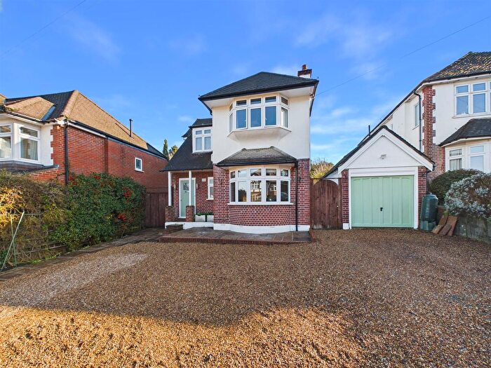 4 Bedroom Detached House For Sale In Sundown Avenue, South Croydon, CR2