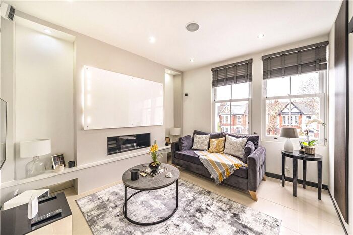 2 Bedroom Flat For Sale In Hither Green Lane, Hither Green, SE13