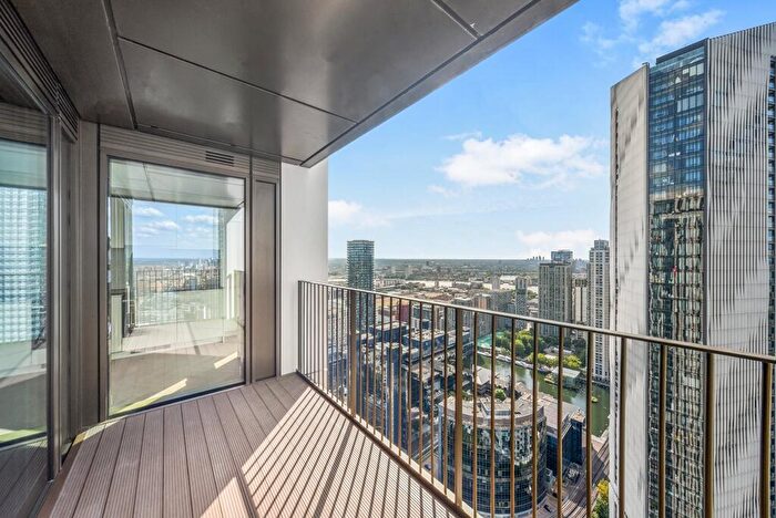 2 Bedroom Apartment To Rent In One Thames Quay, Marsh Wall, E14