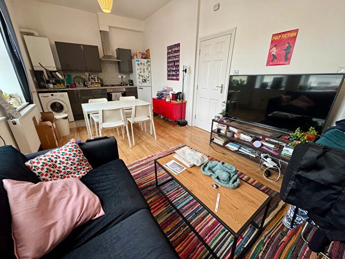 2 Bedroom Flat To Rent In The Vale, Acton, W3