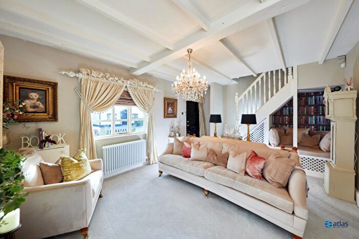 2 Bedroom Cottage For Sale In High Street, Hale Village, L24