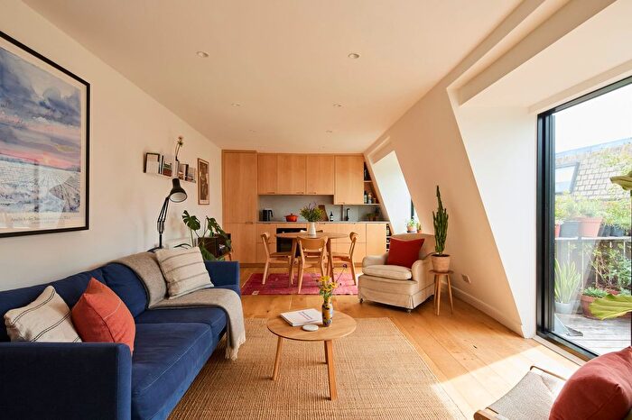 1 Bedroom Flat For Sale In Windus Road, London, N16