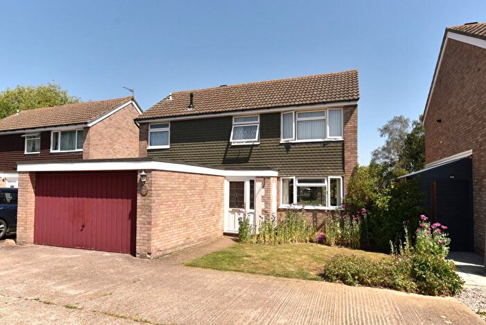 4 Bedroom Detached House For Sale In Manor Drive, Fenstanton, PE28