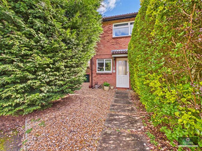 2 Bedroom End Of Terrace House For Sale In Troon Close, Ifield West, RH11