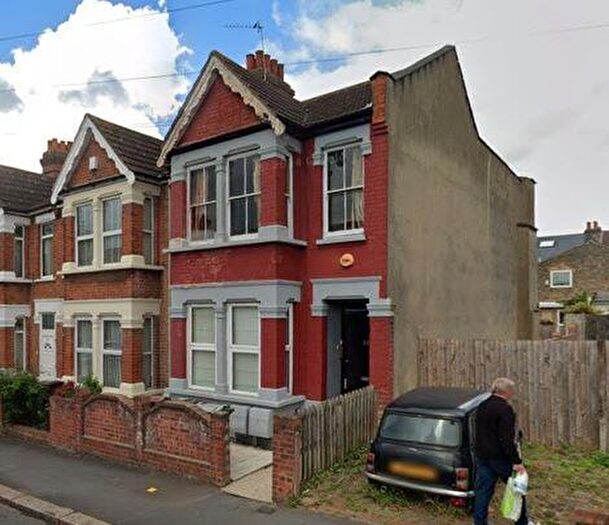 1 Bedroom Flat For Sale In B Canterbury Road, London, E10