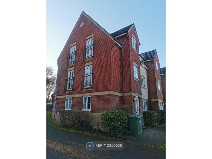3 Bedroom Flat To Rent In Hitherhooks Hill, Bracknell, RG42