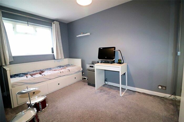 3 Bedroom Terraced House For Sale In Myrtle Close, Erith, DA8