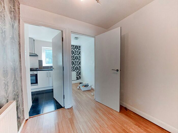 3 Bedroom Flat To Rent In Pampisford Road, South Croydon, CR2