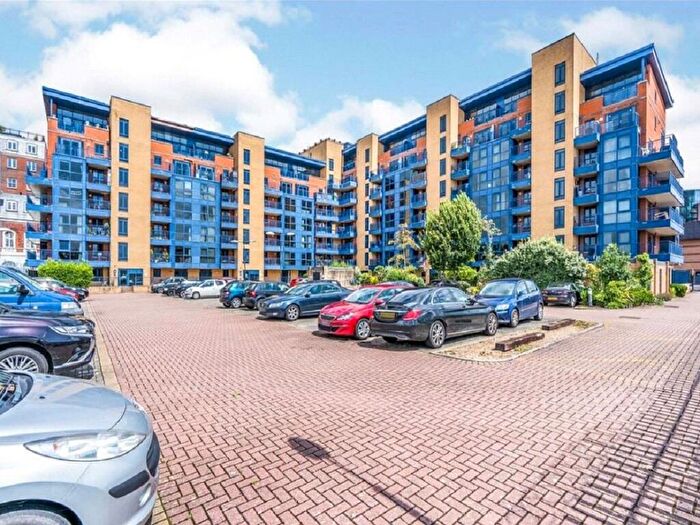 2 Bedroom Flat For Sale In Canute Road, Southampton, SO14