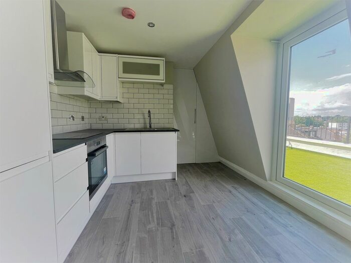 2 Bedroom Flat To Rent In Gipsy Road, London, SE27