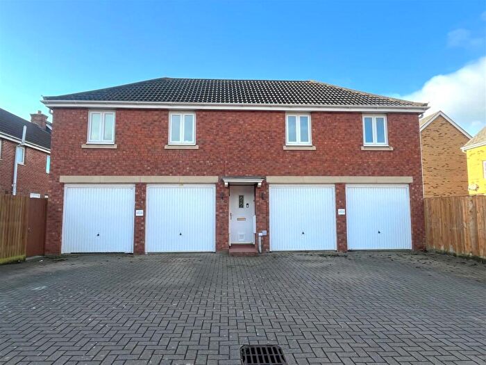 2 Bedroom Coach House To Rent In Careys Way, Weston-Super-Mare, BS24