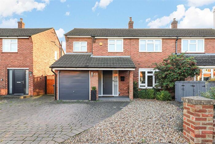 4 Bedroom Semi-Detached House For Sale In Cheney Way, Cambridge, CB4