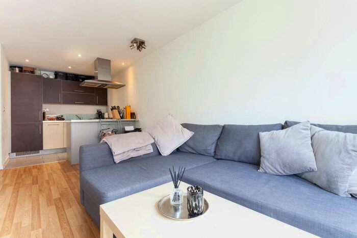 1 Bedroom Flat To Rent In Marquess Heights, Queen Mary Avenue, South Woodford, E18