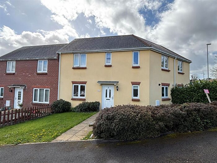 3 Bedroom Property For Sale In Monarch Road, Crewkerne - Garage, TA18