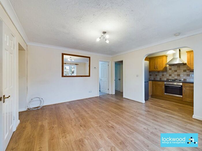 2 Bedroom Maisonette To Rent In Maple Gardens, Stanwell, TW19