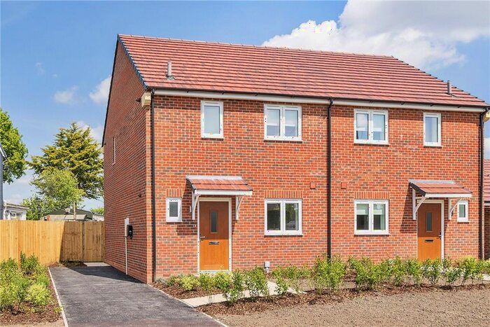 2 Bedroom Detached House To Rent In Hammonds Green, Totton, Southampton, Hampshire, SO40