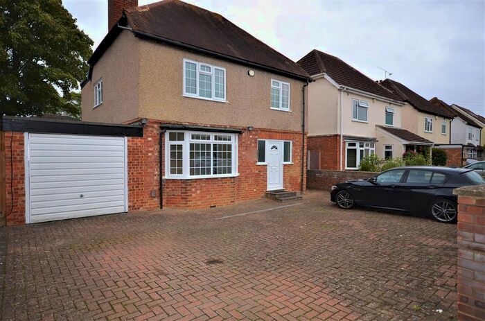 3 Bedroom Detached House To Rent In Orchard Avenue, Burnham, Slough, SL1