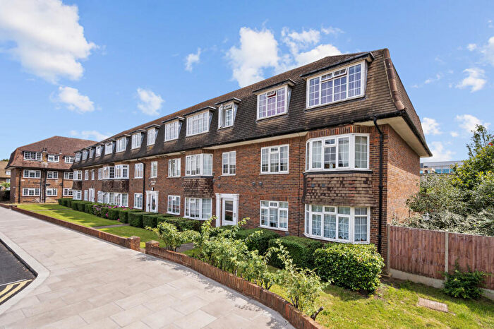 2 Bedroom Apartment To Rent In Toby Way, Surbiton, KT5