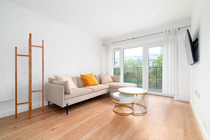 2 Bedroom Flat To Rent In Beaufort Square, London, NW9