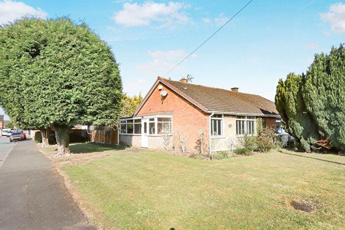 2 Bedroom Semi-detached Bungalow For Sale In School Lane, Coven, Wolverhampton, WV9