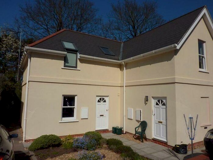 2 Bedroom Flat To Rent In Christchurch, GL50