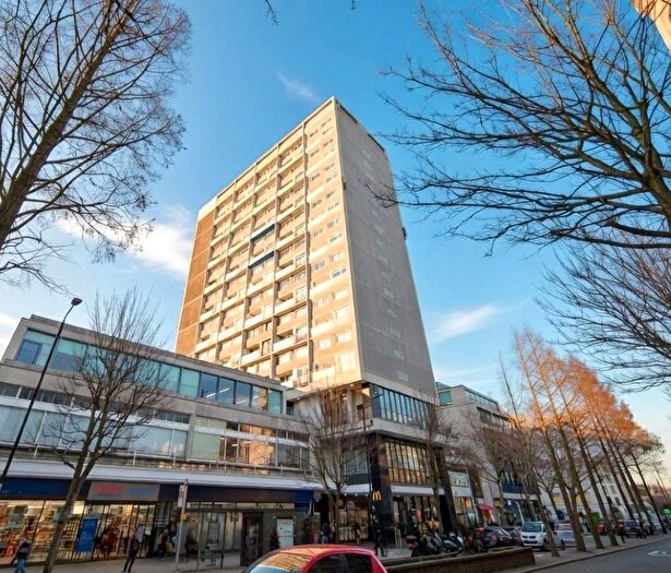 2 Bedroom Flat For Sale In Flat Campden Hill Towers, Notting Hill Gate, Notting Hill, W11