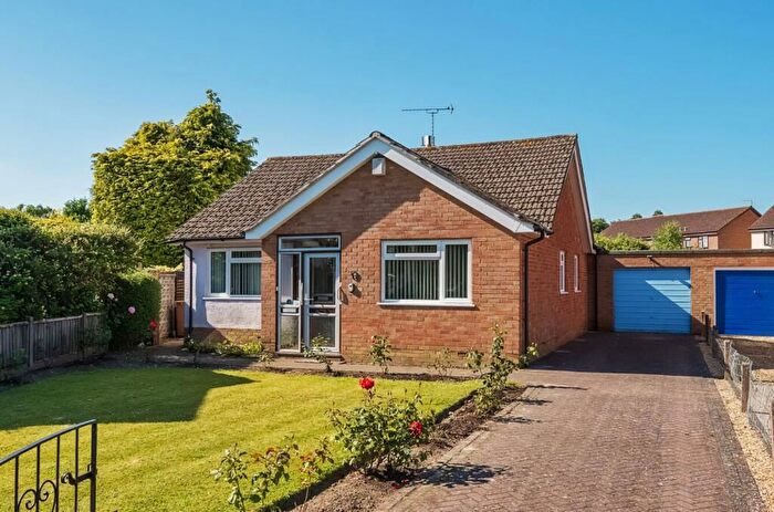 3 Bedroom Detached Bungalow For Sale In Gloucester Close, Petersfield, GU32