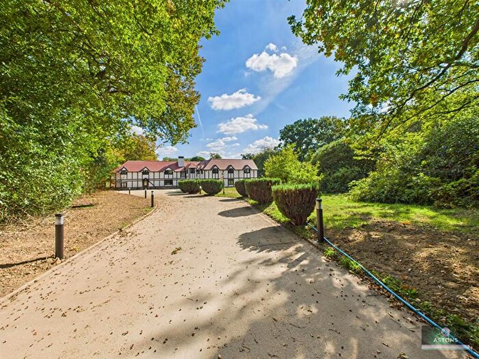 2 Bedroom Apartment To Rent In Old Hollow, Worth, Crawley, RH10