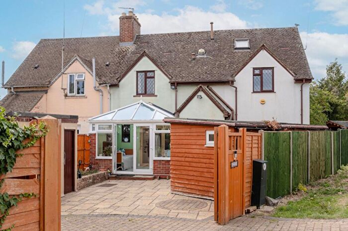 4 Bedroom Semi-Detached House For Sale In The Moors, Kidlington, OX5