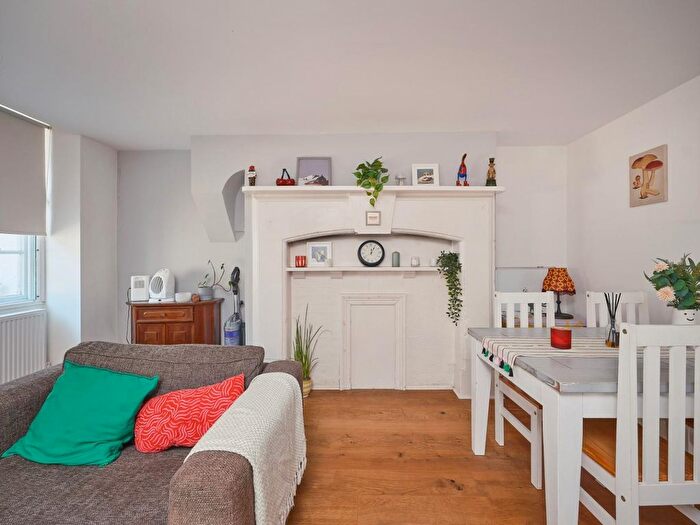 2 Bedroom Flat For Sale In Brunswick Square, St. Paul's, BS2