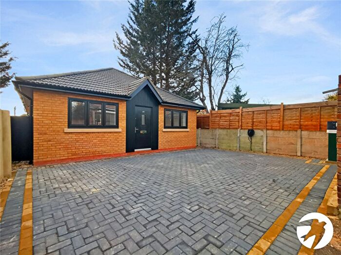 2 Bedroom Bungalow To Rent In Pincott Road, Bexleyheath, DA6