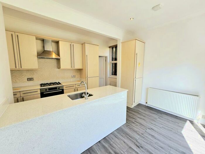 3 Bedroom Flat To Rent In Cromwell Place, Highgate, N6