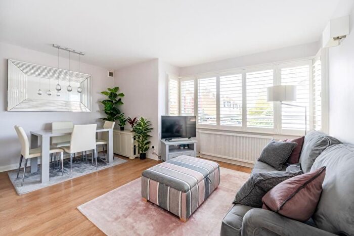 2 Bedroom Flat To Rent In Mount Ararat Road, TW10