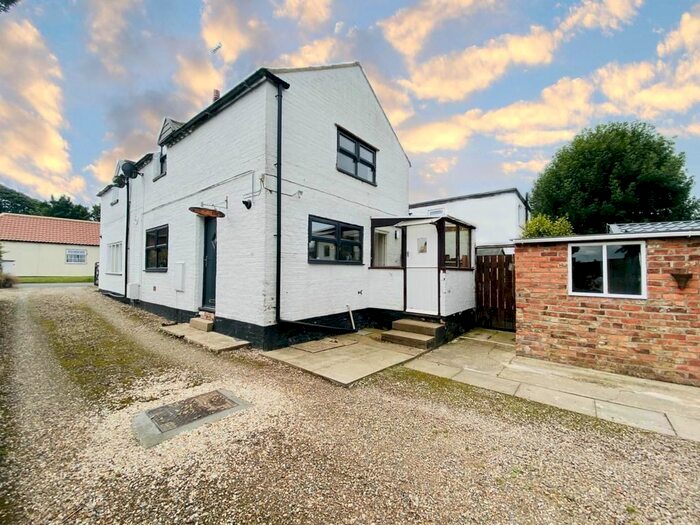 2 Bedroom Property For Sale In Old Lane, Sigglesthorne, Hull, HU11