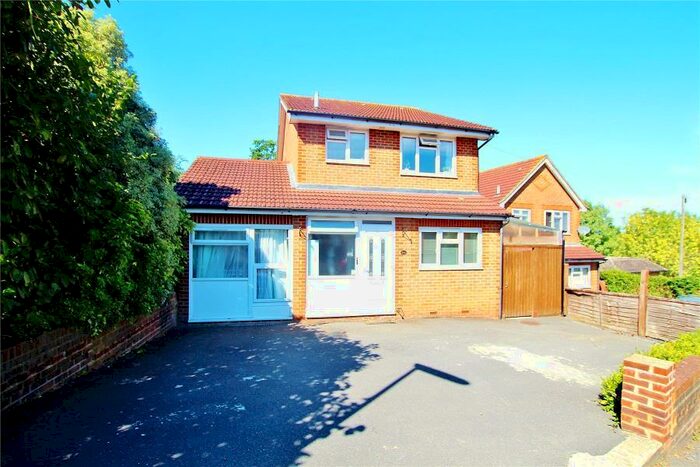 4 Bedroom Apartment To Rent In Knaphill, GU21