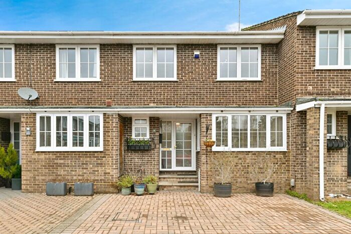 4 Bedroom Terraced House For Sale In Glovers Close, Hertford, SG13