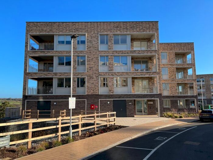 3 Bedroom Flat To Rent In Cornforth Lane, London, NW7