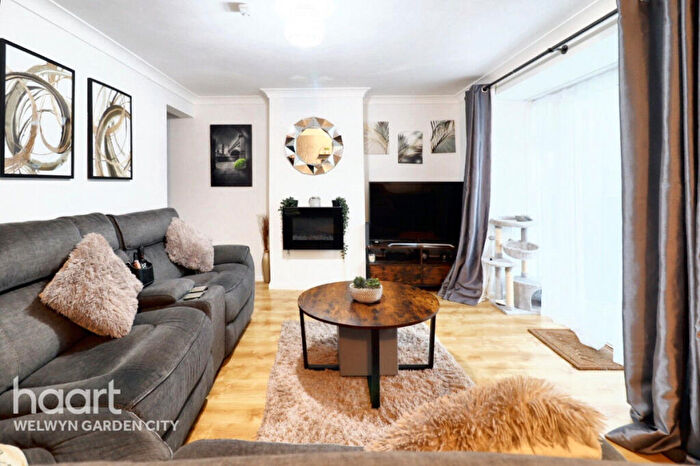 3 Bedroom Terraced House For Sale In Indells, Hatfield, AL10