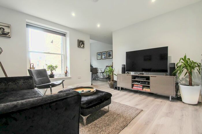 2 Bedroom Flat To Rent In Elgin Avenue, Maida Vale, London, W9