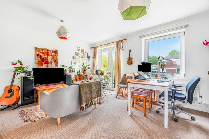 2 Bedroom Flat To Rent In Forge House, Dacre Park, Blackheath, SE13