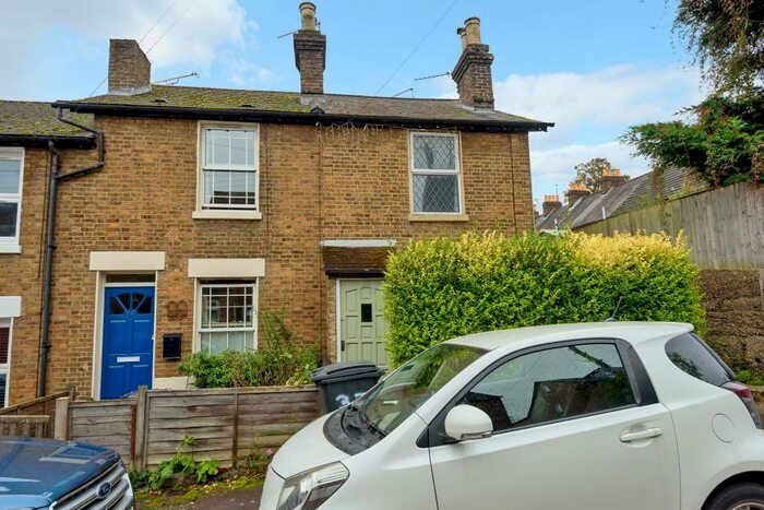 2 Bedroom Cottage To Rent In Maidenhead, Berkshire, SL6