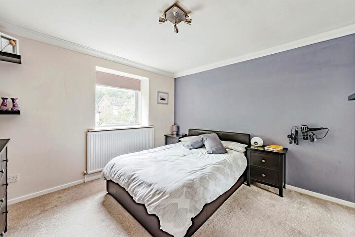 2 Bedroom Apartment For Sale In Woodlands Road, Redhill, RH1