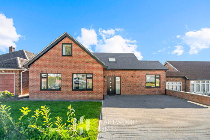 4 Bedroom Detached House For Sale In Robert Avenue, St. Albans, AL1