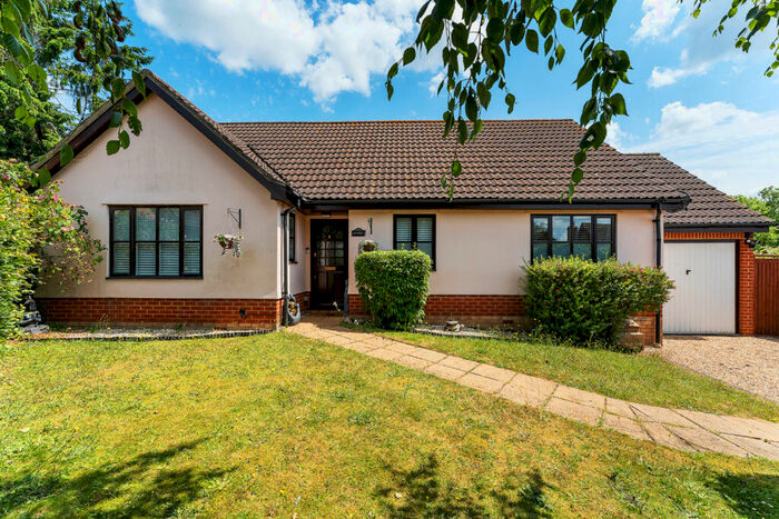 3 Bedroom Bungalow For Sale In Crescent Close, Dunmow, Essex, CM6