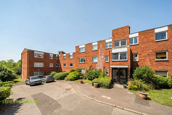 2 Bedroom Apartment For Sale In The Woodlands, London, SE19
