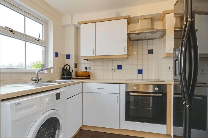 2 Bedroom Flat To Rent In Commercial Way, SE15