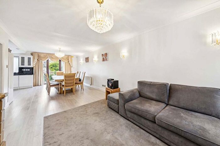 3 Bedroom Property To Rent In Alexandra Road, London, N10