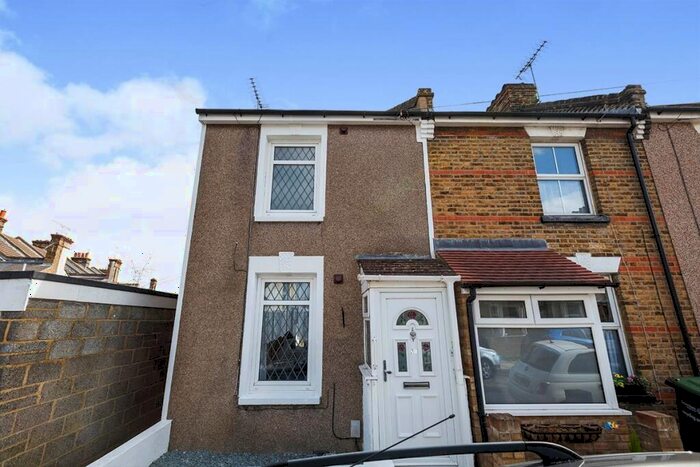 3 Bedroom Terraced House To Rent In Alfred Road, Gravesend, Kent, DA11