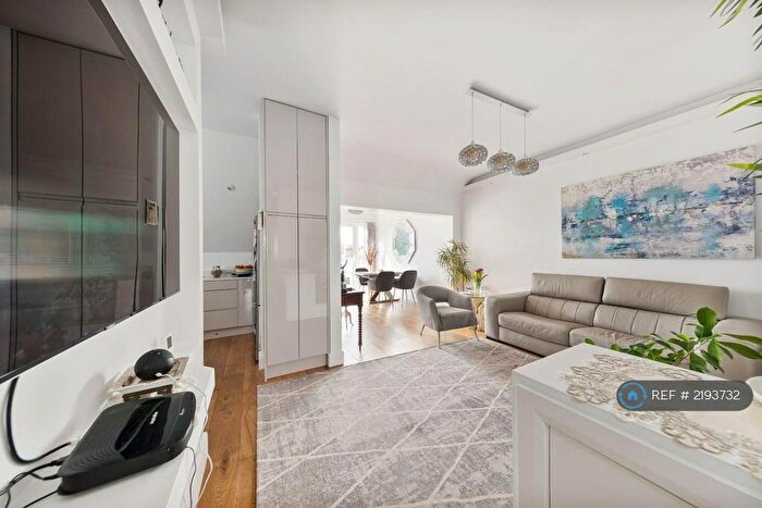 2 Bedroom Flat To Rent In Park Drive, London, NW11